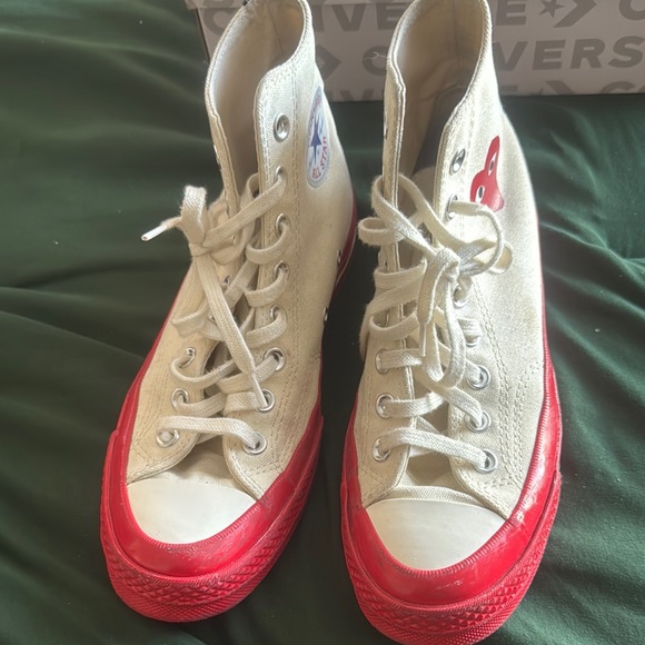 Converse x Comme des Garçons Red and Cream Sneakers - Picture 2 of 7